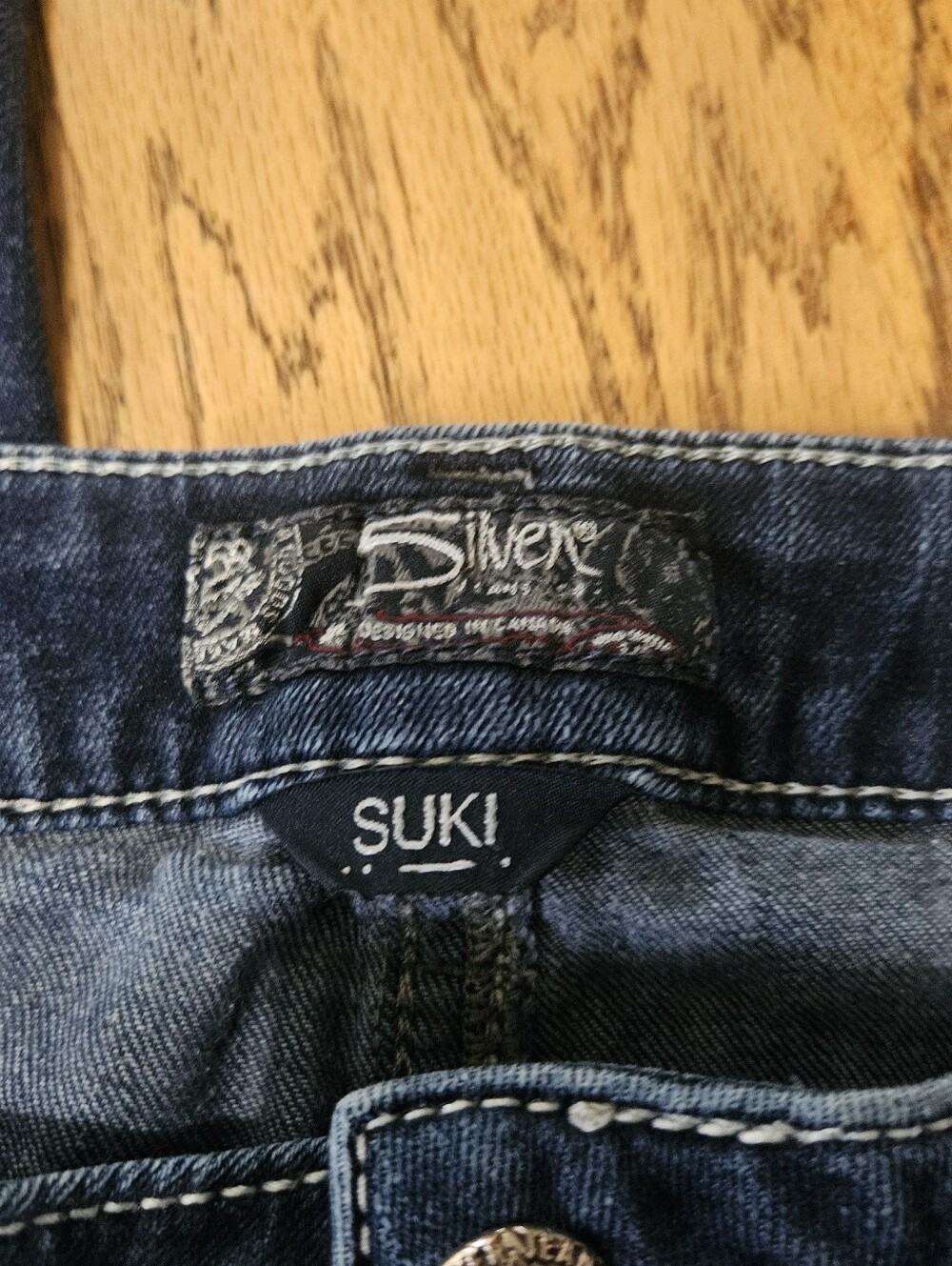 Silver Wimens Dark Blue Denim Jean Capris. - Picture 4 of 9